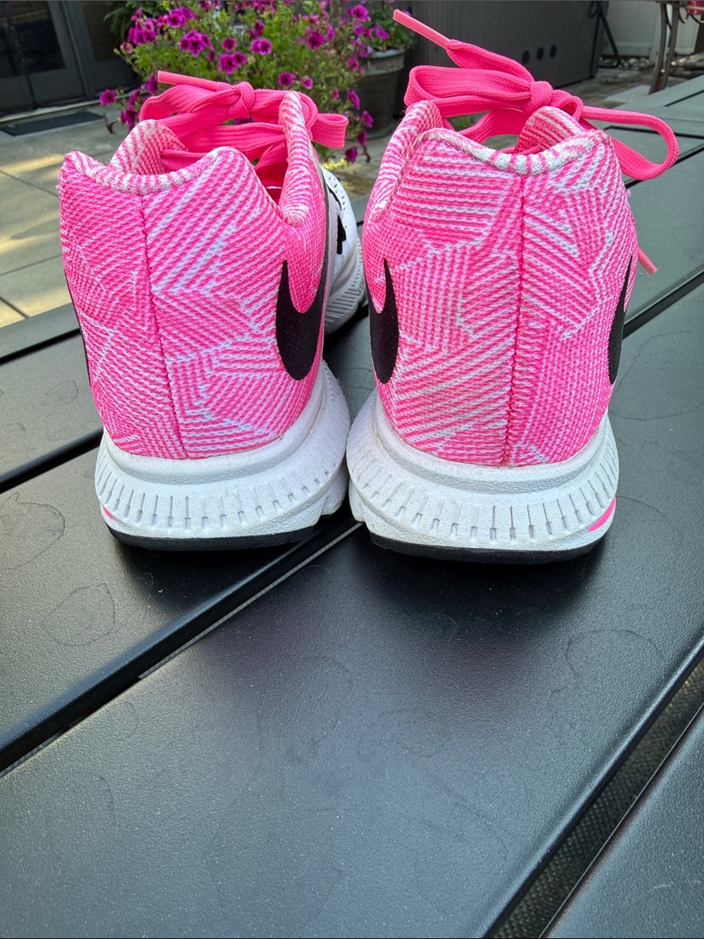 Nike Women’s White and Hot Pink Athletic Running Shoes - Picture 3 of 7